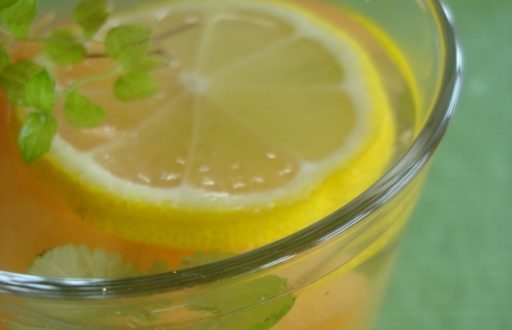 Grüner Zitronen-Eistee mit Melone