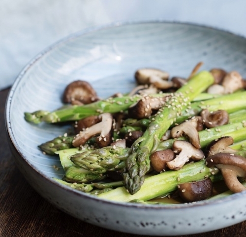 Asiatischer Spargel-Pilz-Salat - Elisabeth Fischer kocht