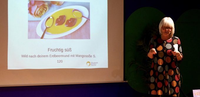 Elisabeth Fischer beim Vortrag im Thalia Wien Mitte