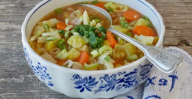 Krautsuppe mit Pesto