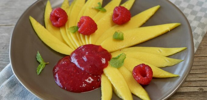 Mango mit Himbeer-Bananen-Creme