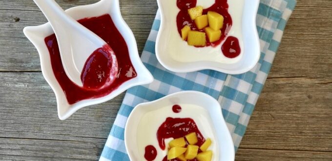 Vanille-Joghurt mit Himbeer-Bananen-Creme