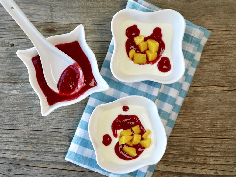 Vanille-Joghurt mit Himbeer-Bananen-Soße - Elisabeth Fischer kocht